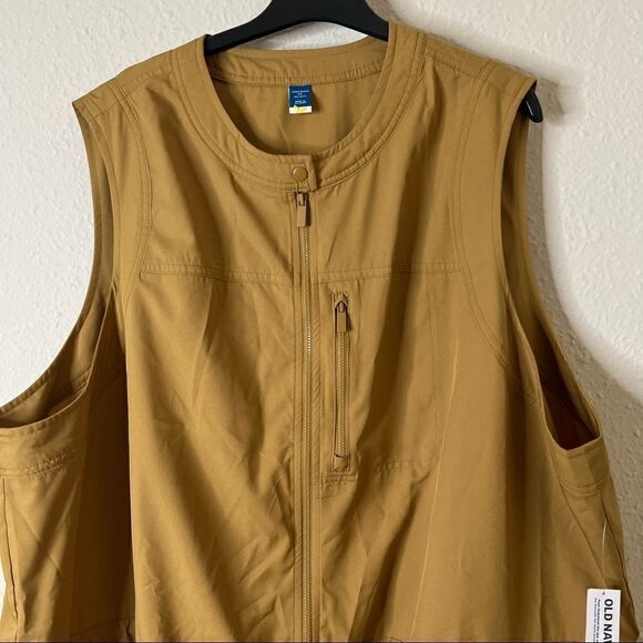 Old Navy StretchTech Sleeveless Zip-Front Cargo Romper - Picture 6 of 11